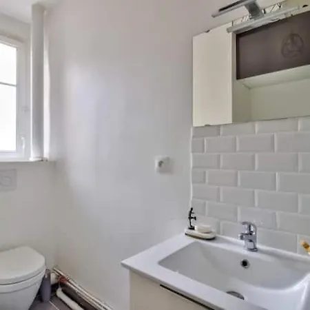 Flat Near Porte Clignancourt Metro Station Apartment Paris