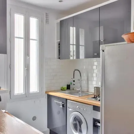Flat Near Porte Clignancourt Metro Station Apartment Paris